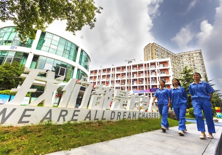 杭州錢塘區(qū)白楊街道鄰里社區(qū)為來自五湖四海的新居民提供全方位服務(wù)。鄰里社區(qū)供圖