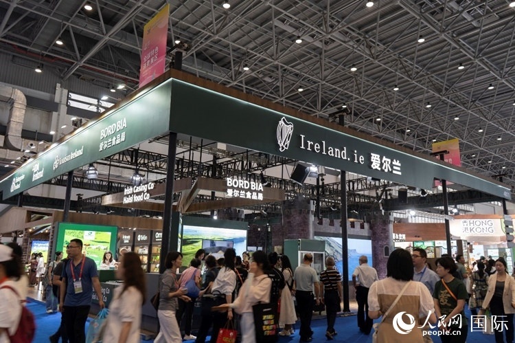 第四屆中國(guó)國(guó)際消費(fèi)品博覽會(huì)愛(ài)爾蘭國(guó)家館。人民網(wǎng) 常沙攝