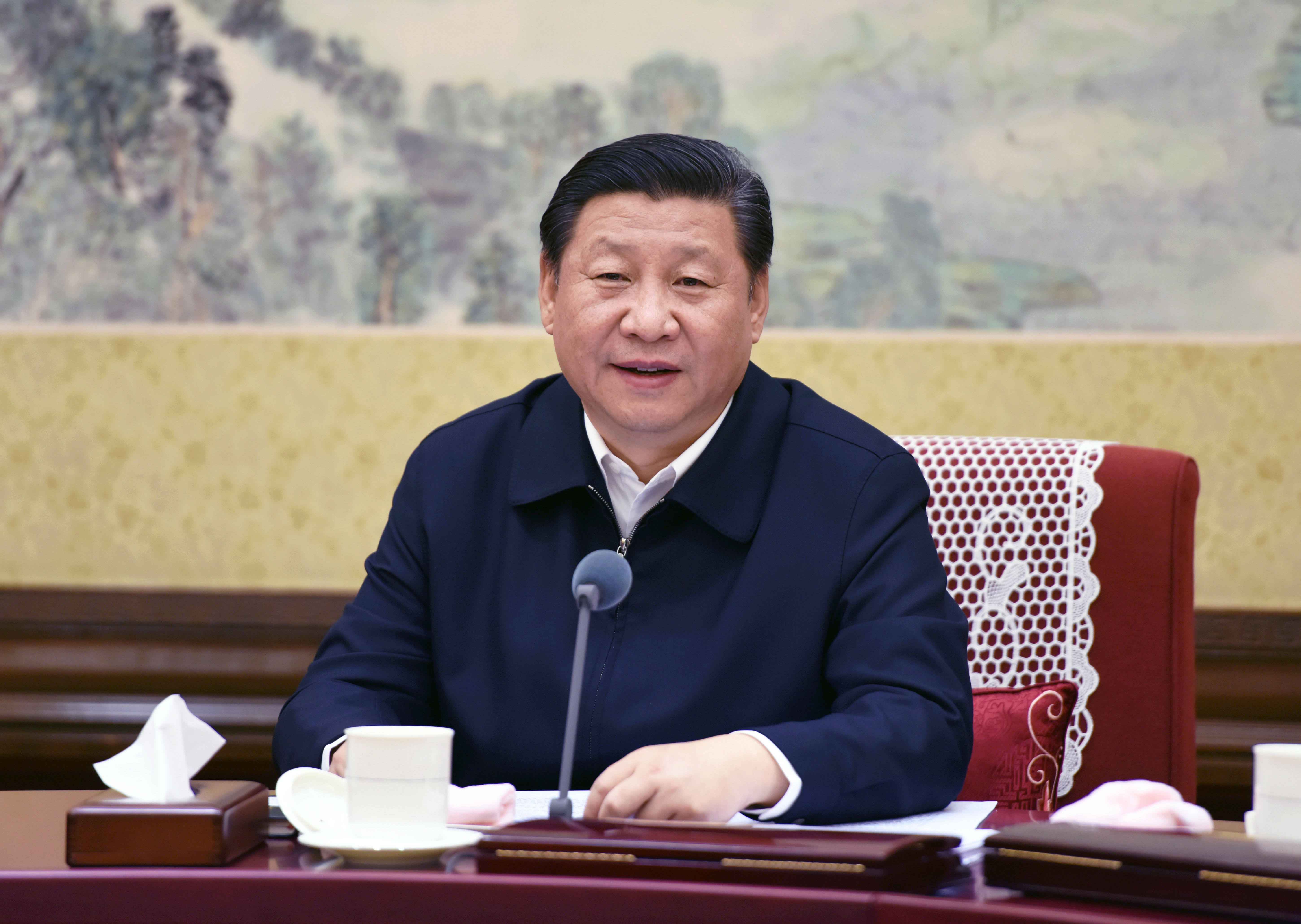 △ 2015年12月28日至29日，中共中央政治局召開專題民主生活會，對照檢查踐行“三嚴三實”情況，討論研究加強黨風廉政建設措施。習近平總書記主持會議并發(fā)表重要講話。