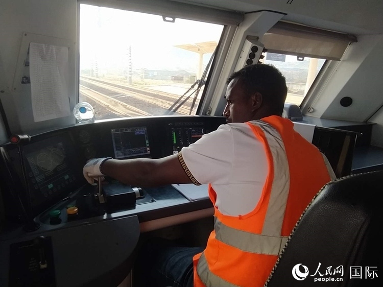 火車司機(jī)索博卡。人民網(wǎng)記者 黃培昭攝