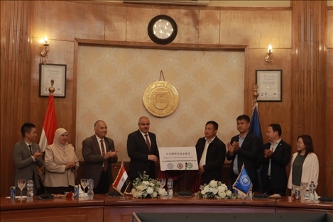 蘇伊士運河大學(xué)語音教室正式揭牌。蘇伊士運河大學(xué)孔子學(xué)院供圖