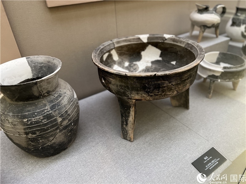 良渚博物院展出的陶器。人民網(wǎng)記者 崔越攝