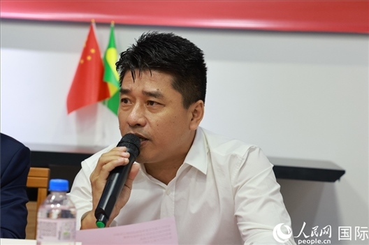 巴西中國浙江商會會長鄭俠茂在座談會上致辭。人民網(wǎng)記者 陳海琪攝