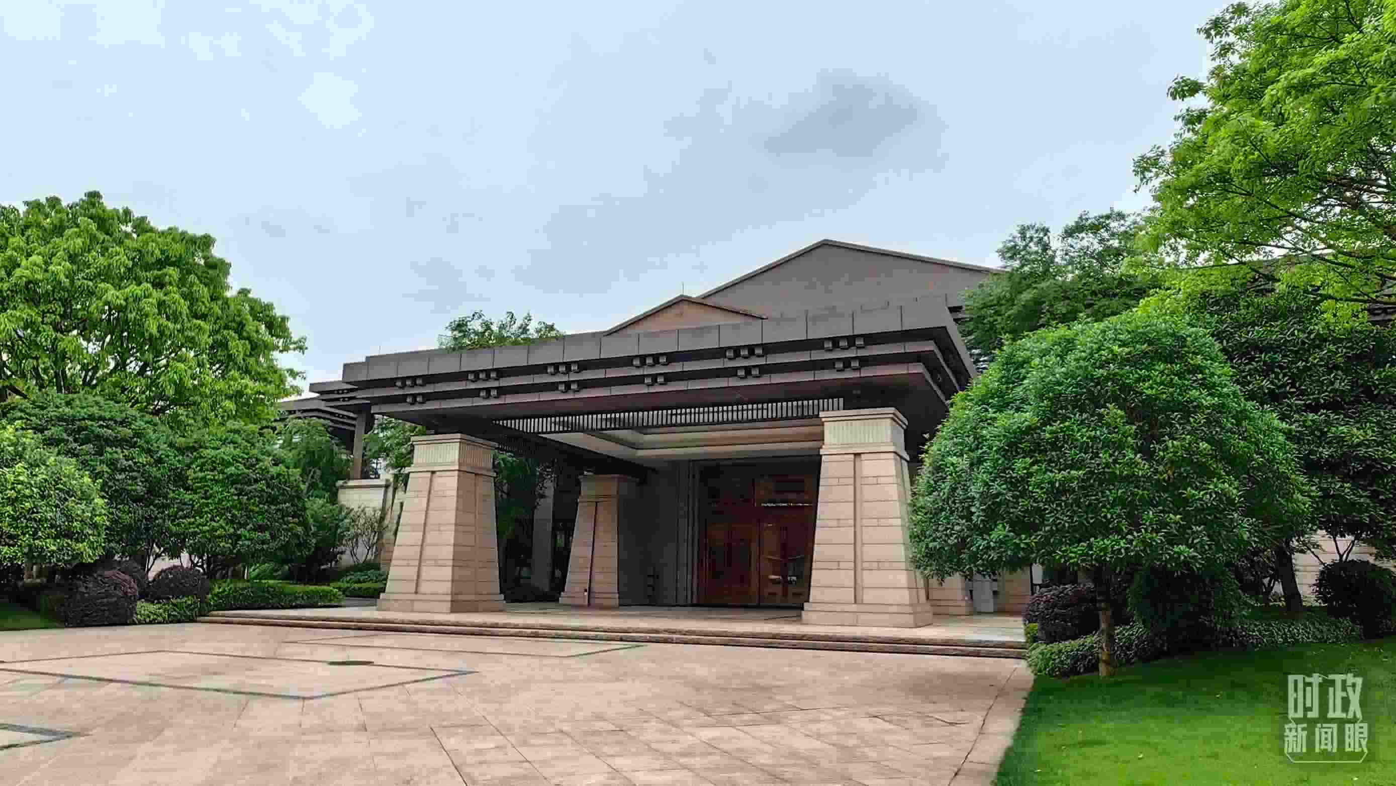 △重慶市渝州賓館，新時(shí)代推動(dòng)西部大開(kāi)發(fā)座談會(huì)在這里召開(kāi)。（總臺(tái)央視記者段德文拍攝）