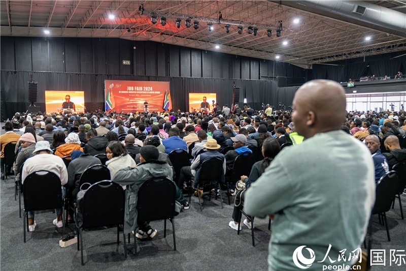 2024年中資企業(yè)招聘大會現(xiàn)場。 人民網(wǎng) 希拉茲攝