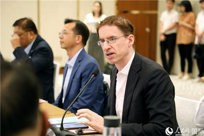 德國駐廣州總領(lǐng)事魯彥在產(chǎn)業(yè)對(duì)接會(huì)上發(fā)言。人民網(wǎng)記者趙益普攝