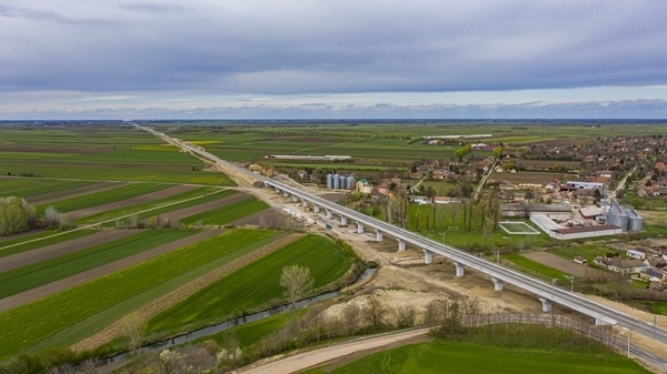 匈塞鐵路塞爾維亞境內(nèi)。中國(guó)鐵路國(guó)際有限公司供圖