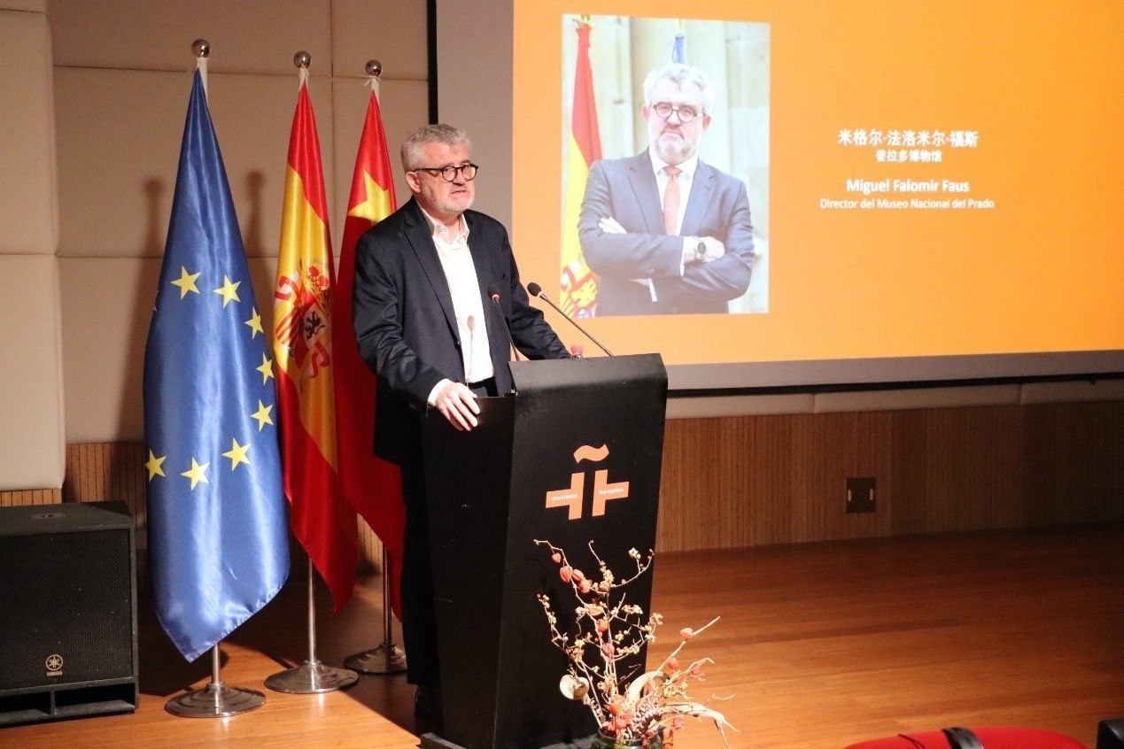 西班牙普拉多博物館館長(zhǎng)米格爾·法洛米爾·福斯在北京塞萬提斯學(xué)院參加活動(dòng)。北京塞萬提斯學(xué)院供圖