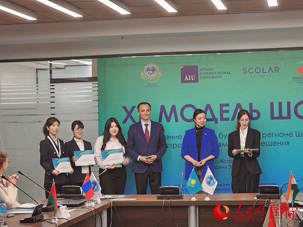 中國(guó)代表榮獲“最佳代表”獎(jiǎng)。人民網(wǎng)記者 李強(qiáng)攝