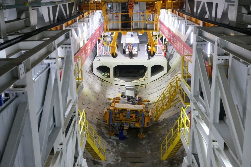 2024年2月16日，中鐵十四局集團(tuán)的建設(shè)者在京唐城際鐵路運(yùn)潮減河隧道施工。新華社記者 邢廣利 攝