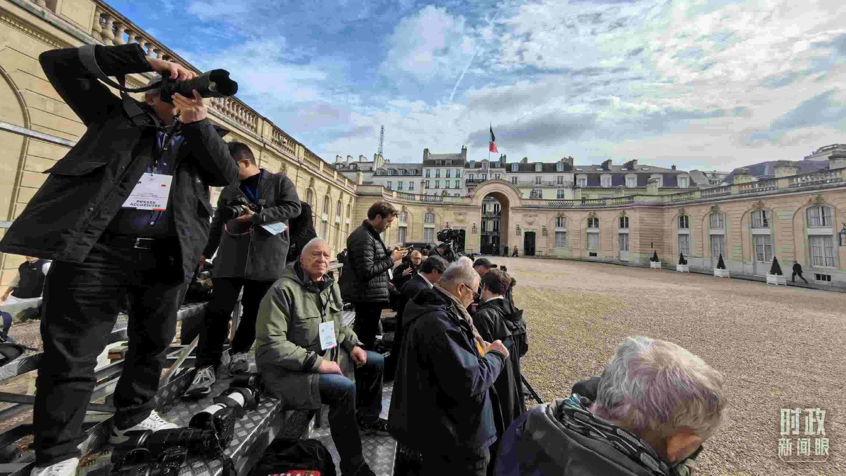 △媒體記者密切關(guān)注當天活動。（總臺央視記者陸泓宇拍攝）