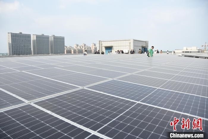 圖為中原人工智能計(jì)算中心的光伏項(xiàng)目。王宇攝
