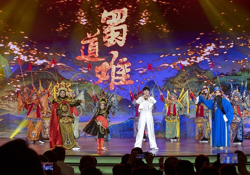 2023年10月13日，成都，“把青春華章寫在祖國大地上”大思政課網(wǎng)絡(luò)主題宣傳和互動引導(dǎo)活動在四川大學(xué)舉行。