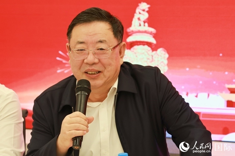 山東省泰安市委書記、市人大常委會主任楊洪濤在座談會上致辭。人民網記者 陳海琪攝