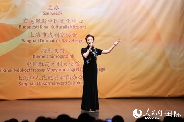 “玉蘭花開(kāi)·魅力上?！弊哌M(jìn)布達(dá)佩斯。葉辰亮攝