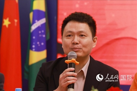 中國駐里約熱內(nèi)盧總領(lǐng)館副總領(lǐng)事王尉育在座談會上致辭。人民網(wǎng)記者 陳海琪攝