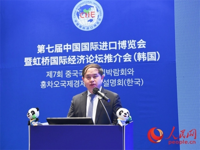 中國(guó)銀行首爾分行副行長(zhǎng)褚?guī)h發(fā)言。人民網(wǎng) 程安康攝