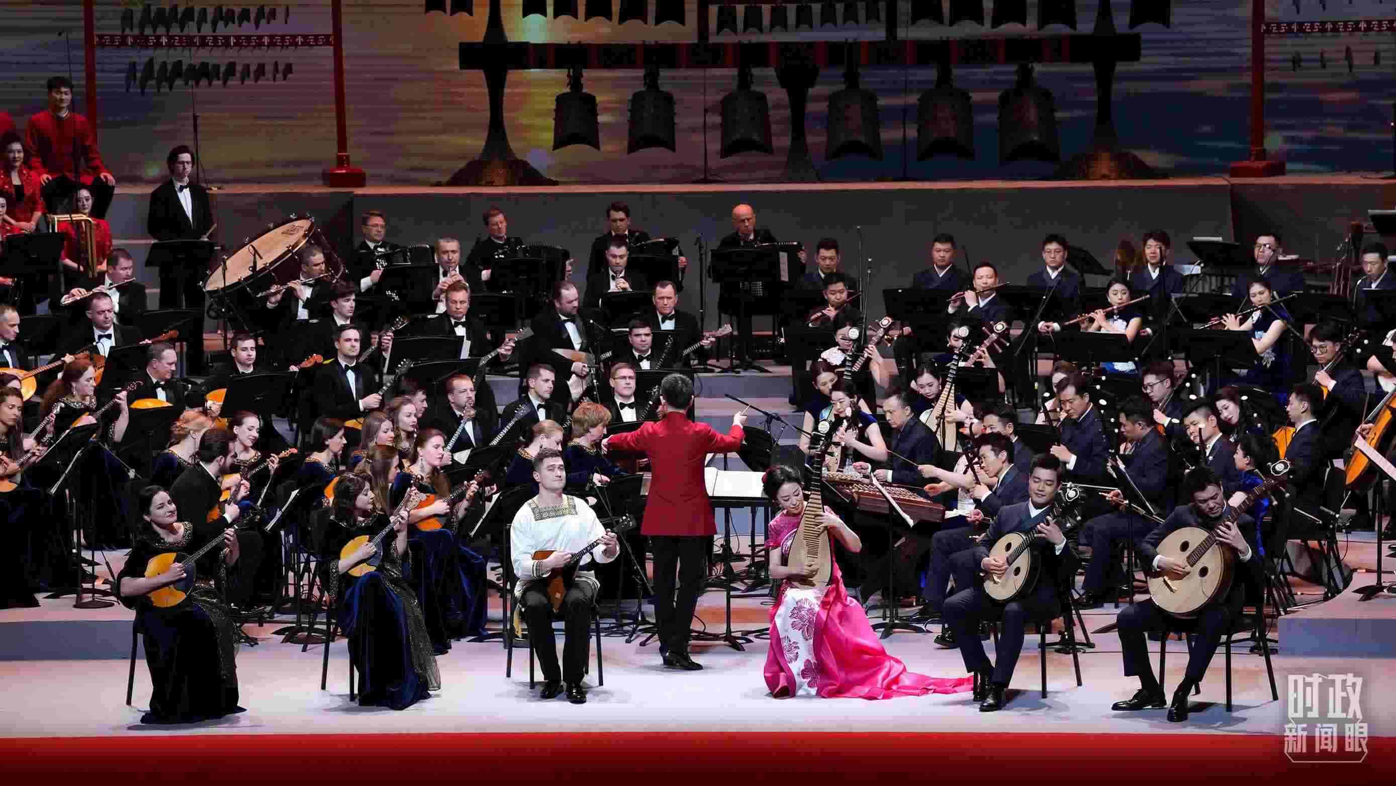 △前來參加音樂會的中俄藝術(shù)家匯聚一堂。（總臺央視記者李增仁、國廣記者李晉拍攝）
