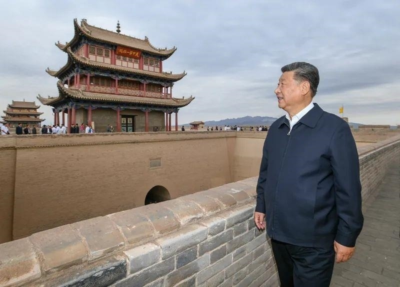 △2019年8月20日，習(xí)近平總書(shū)記來(lái)到嘉峪關(guān)關(guān)城，登上城樓察看關(guān)城整體面貌，聽(tīng)取河西走廊長(zhǎng)城、關(guān)隘歷史文化情況介紹。