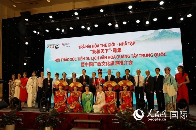 中越兩國嘉賓合影留念。人民網(wǎng)記者楊曄攝