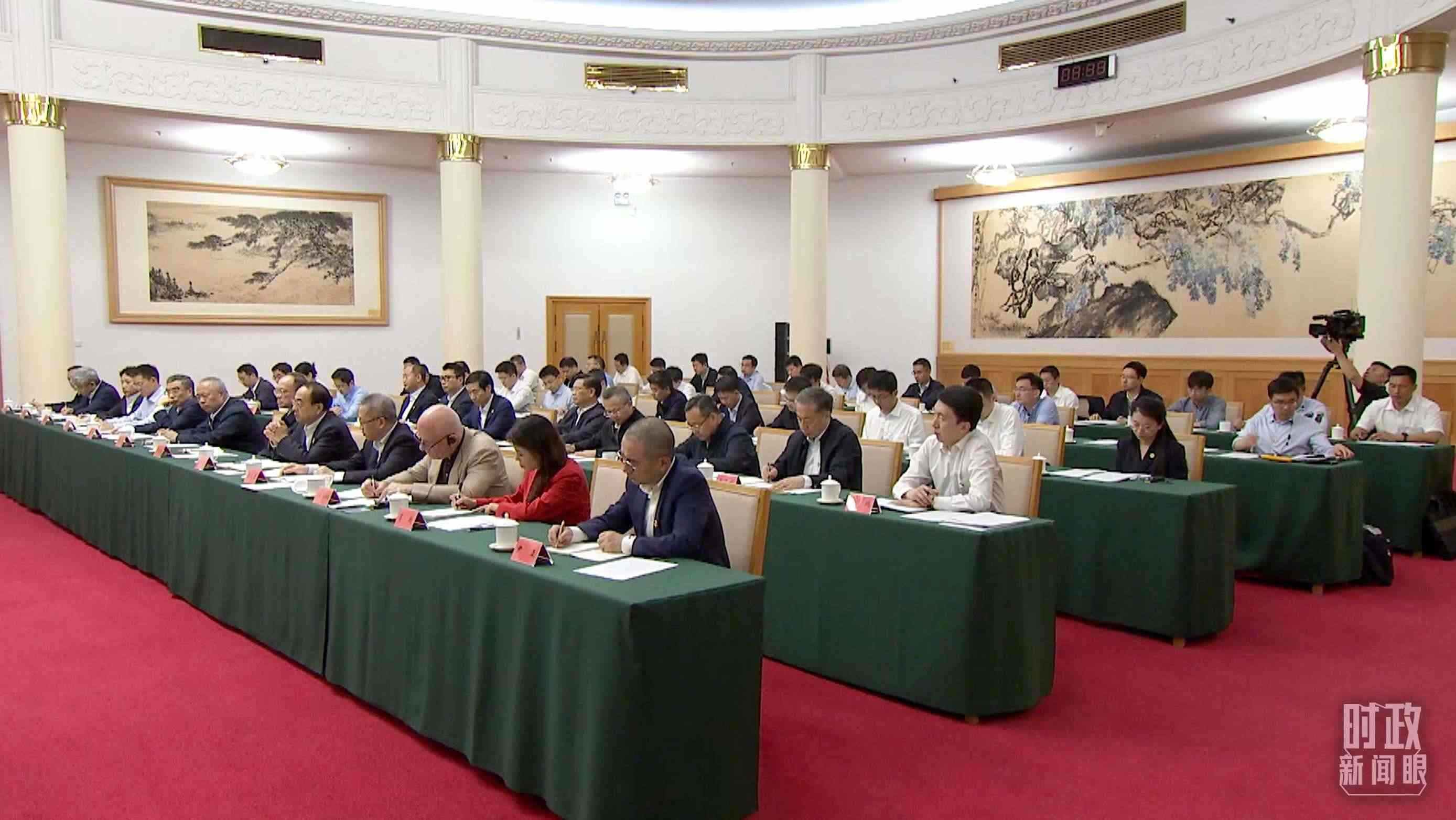 企業(yè)和專家座談會現場。