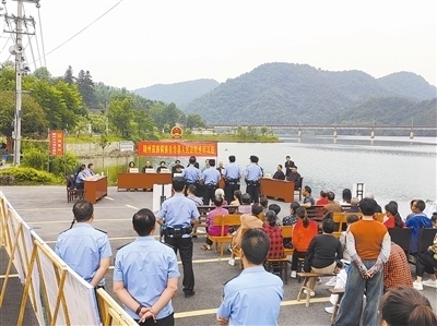 庭審現(xiàn)場。