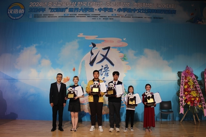 各組別的冠軍獲得者們合影留念。