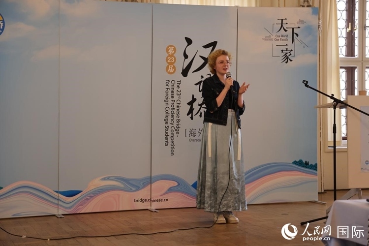 李歡欣在比賽中用中文演講。人民網(wǎng)記者 劉仲華攝