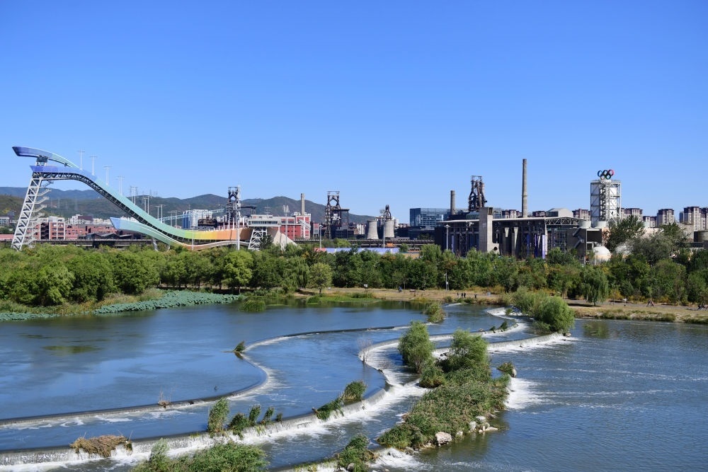 在北京首鋼園附近拍攝的永定河（2022年10月4日攝）。新華社記者 張晨霖 攝
