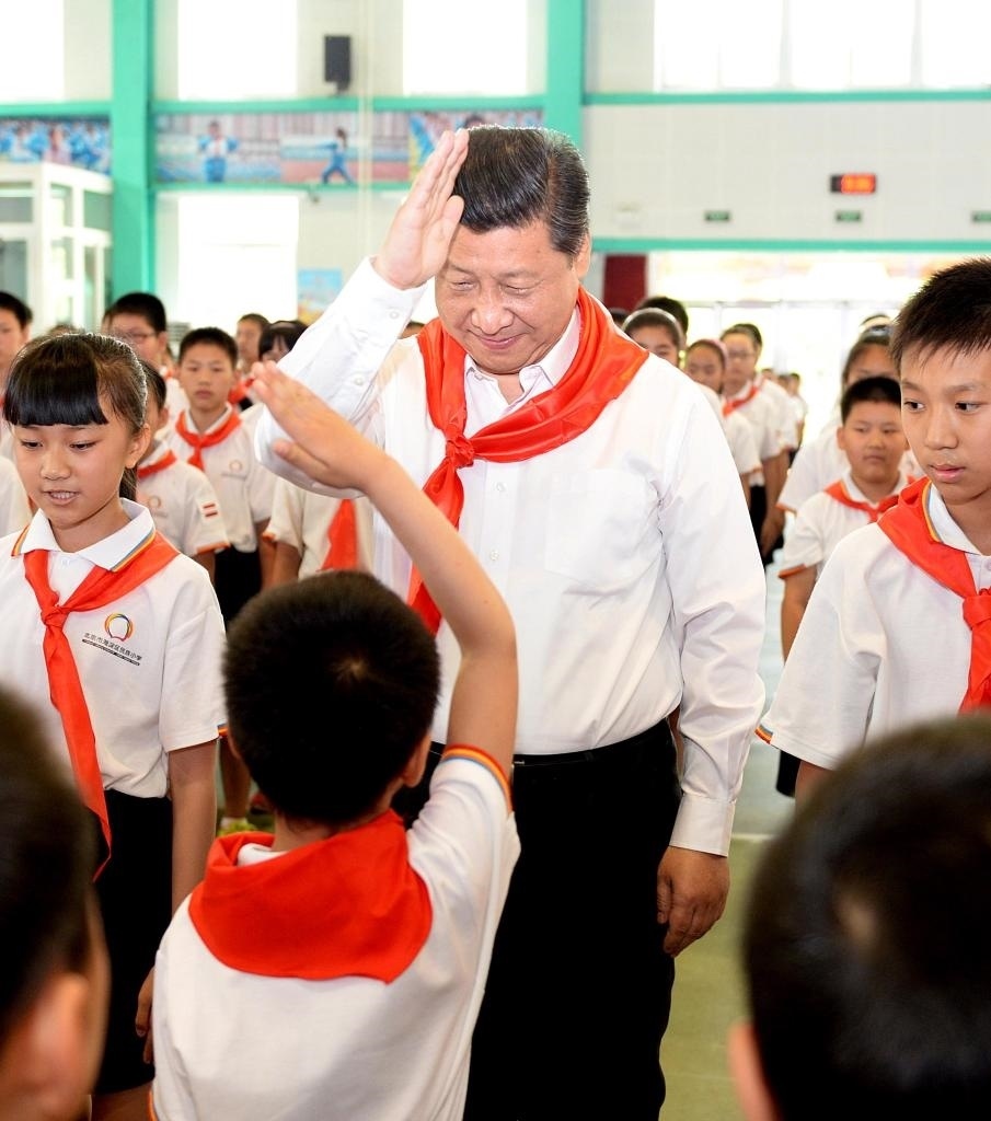 2014年5月30日，習近平總書記來到北京市海淀區(qū)民族小學，參加慶祝“六一”國際兒童節(jié)活動。新華社記者 李濤 攝