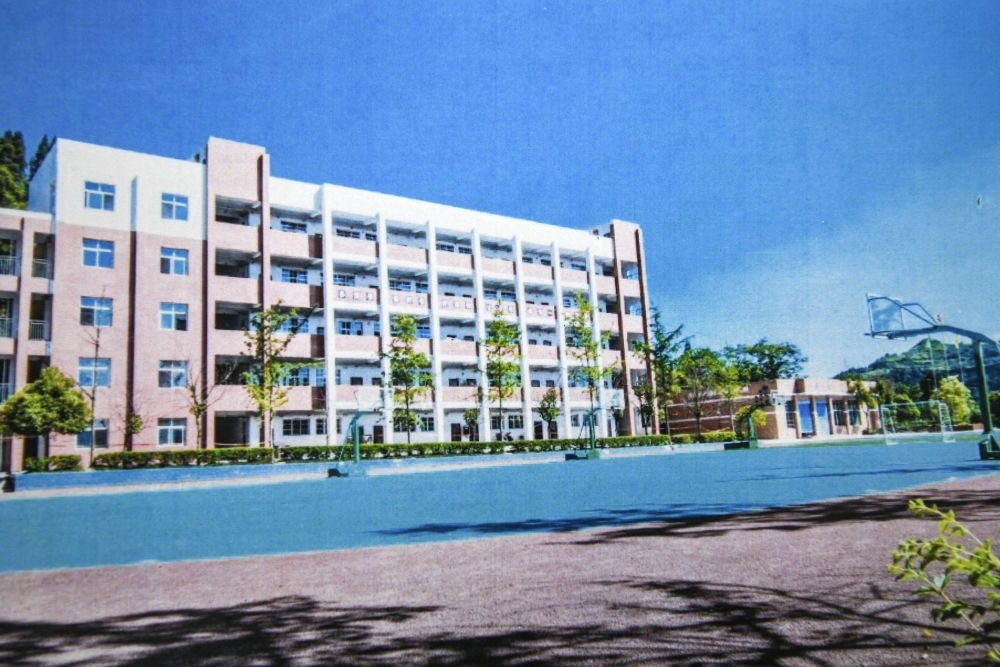 建成之初的之江小學(xué)教學(xué)樓（資料照片翻拍）。