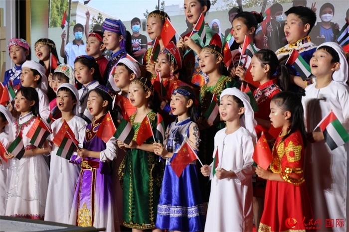活動上，身著中阿傳統(tǒng)服飾的孩子們共唱歌曲，表達對美好未來的向往。人民網(wǎng)記者 張志文攝