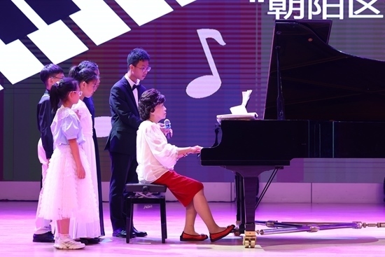 鮑蕙蕎擔(dān)任指導(dǎo)。通過專家的點評