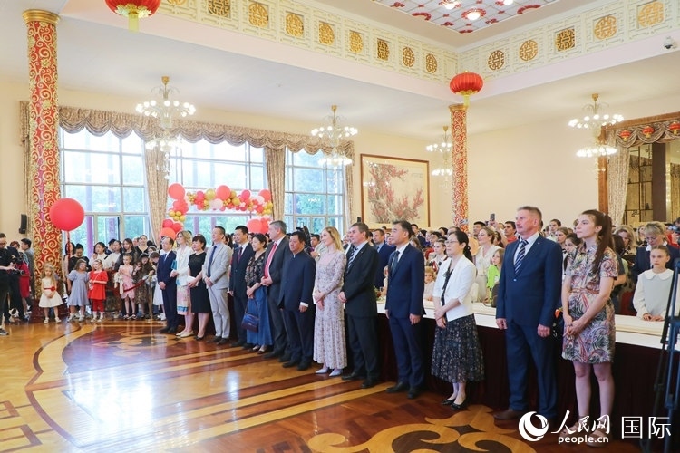 中國駐俄羅斯使館“六·一”兒童節(jié)大型招待會活動現(xiàn)場。人民網(wǎng)記者 隋鑫攝