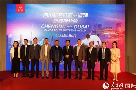 與會嘉賓合影留念。人民網(wǎng)記者張志文攝