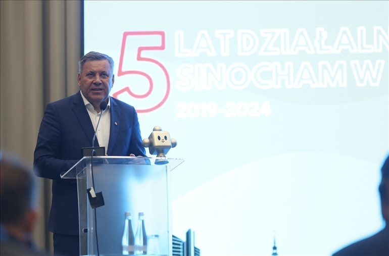 波蘭前副總理比霍琴斯基致辭。