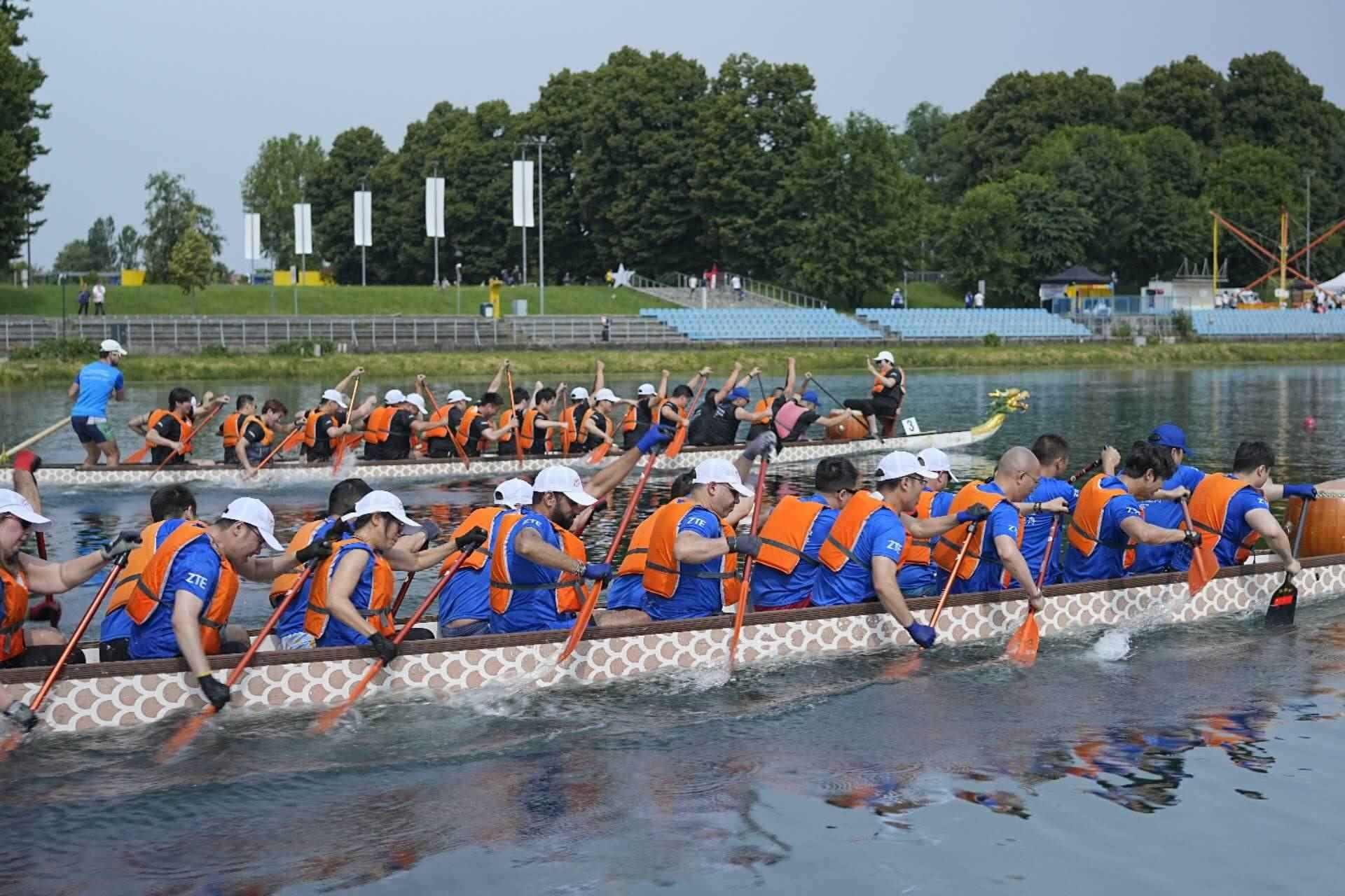 爭渡、爭渡，選手們你爭我奪，奮勇爭先。主辦方供圖