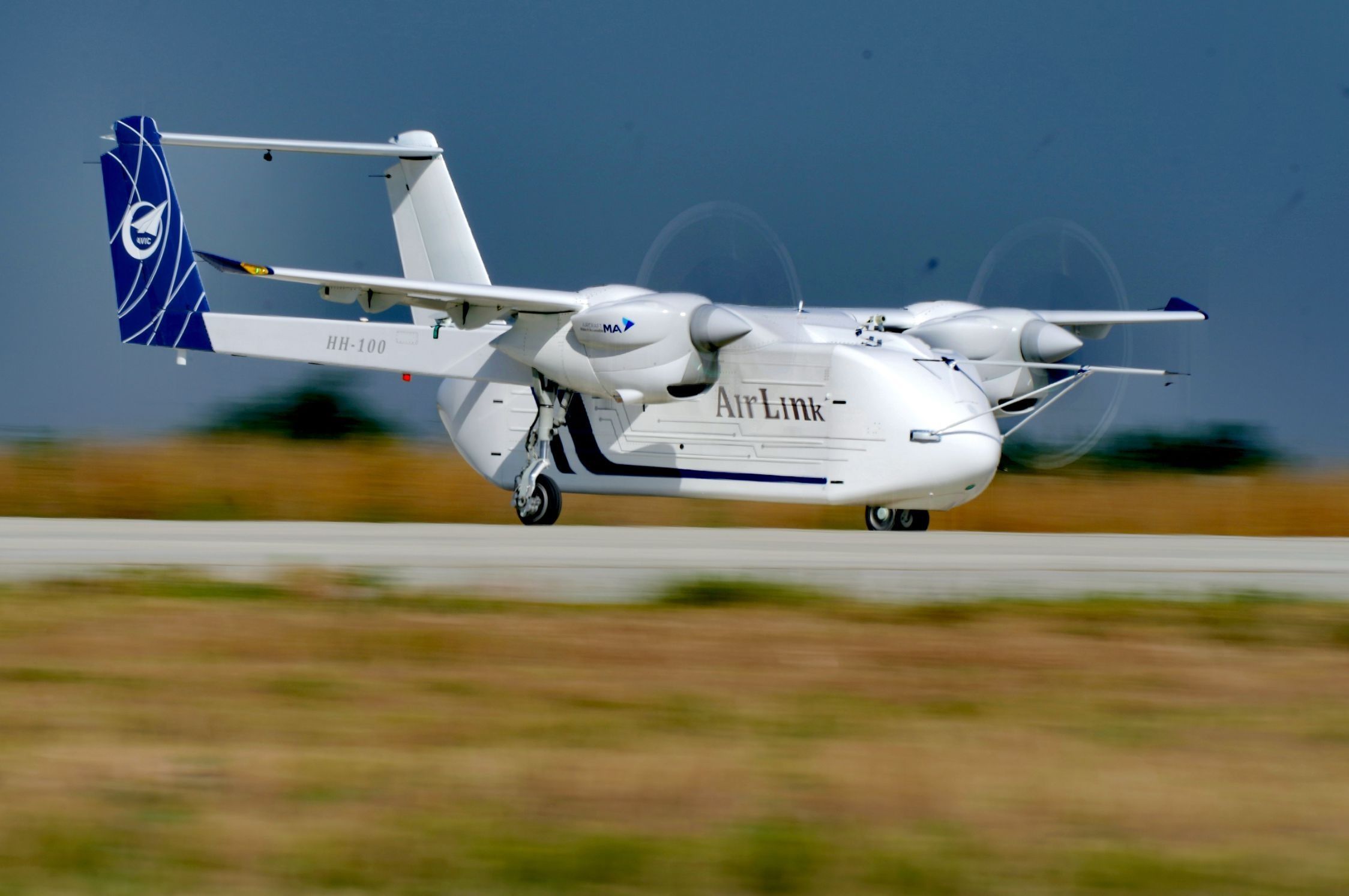 △2024年6月12日，HH-100航空商用無人運輸系統(tǒng)驗證機在西安藍田通用機場首飛成功。