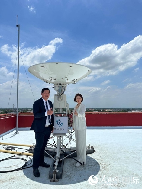 中泰兩國(guó)校企合作共贏。左為馬漢科理工大學(xué)校長(zhǎng)帕納威·普卡亞多，右為銀河航天聯(lián)合創(chuàng)始人劉暢。人民網(wǎng)記者 簡(jiǎn)承淵攝