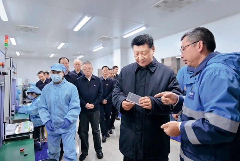 2024年3月18日至21日，中共中央總書記、國家主席、中央軍委主席習(xí)近平在湖南考察。這是18日下午，習(xí)近平在中德合資企業(yè)巴斯夫杉杉電池材料有限公司考察。 新華社記者 謝環(huán)馳/攝