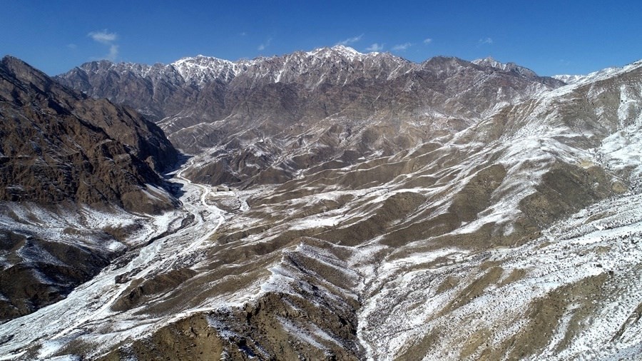 2023年2月9日在寧夏賀蘭山蘇峪口國家森林公園拍攝的雪后賀蘭山（無人機(jī)照片）。新華社記者 王鵬 攝