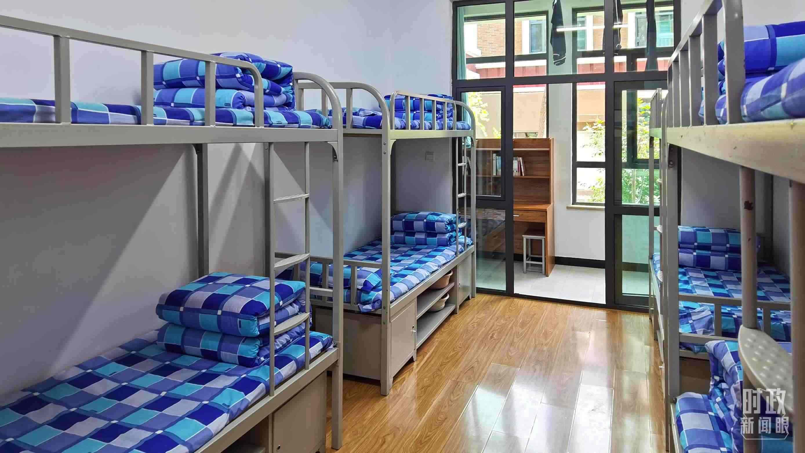 △果洛西寧民族中學(xué)宿舍樓。（總臺(tái)央視記者郭鴻拍攝）