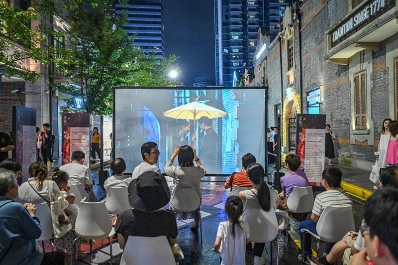 今年上海國際電影節(jié)“露天電影院”。（圖片來源：視覺中國）