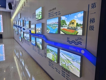 長江水跨越13級“階梯”一路北上。人民網記者 黃鈺攝