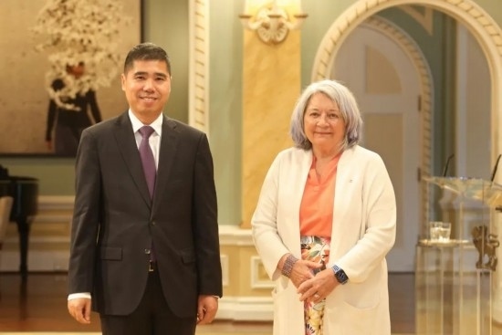 6月26日，中國駐加拿大大使王鏑向加拿大總督西蒙遞交國書。