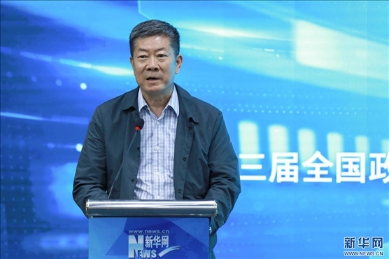 中國(guó)版權(quán)協(xié)會(huì)理事長(zhǎng)、第十三屆全國(guó)政協(xié)文化文史和學(xué)習(xí)委員會(huì)副主任、新聞出版總署原副署長(zhǎng)、國(guó)家版權(quán)局原副局長(zhǎng)閻曉宏現(xiàn)場(chǎng)致辭