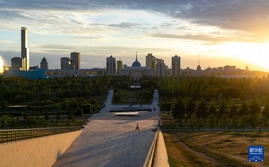 這是7月2日拍攝的哈薩克斯坦首都阿斯塔納的天際線。新華社記者 白雪騏 攝