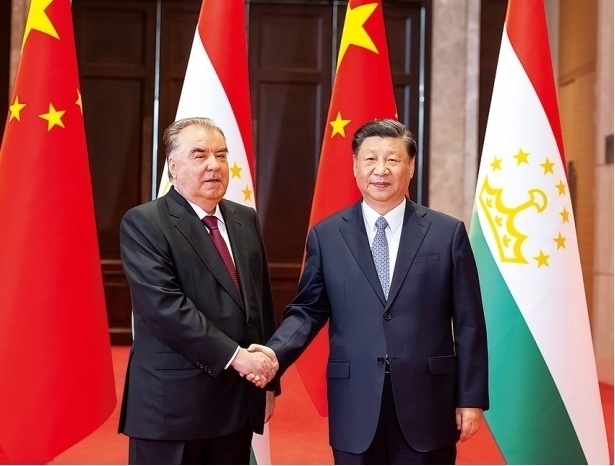2023年5月，國家主席習(xí)近平在西安同來華出席中國—中亞峰會(huì)并進(jìn)行國事訪問的塔吉克斯坦總統(tǒng)拉赫蒙會(huì)談。新華社記者 丁海濤 攝