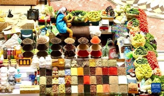 這是7月3日在塔吉克斯坦首都杜尚別拍攝的大巴扎內(nèi)景。新華社記者 姚大偉 攝