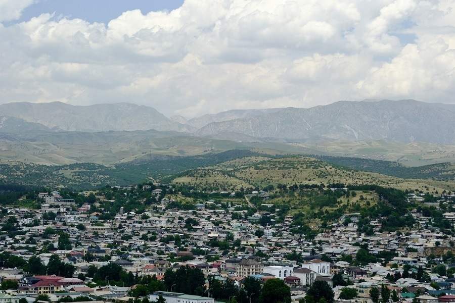 這是2024年6月13日拍攝的塔吉克斯坦首都杜尚別城市風光。新華社記者 鄭開君 攝